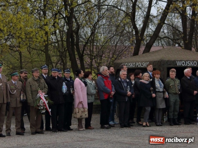 Zdjęcie w galerii na portalu naszraciborz.pl: W Kuźni Raciborskiej odbył się apel poległych  wiadomości z regionu
