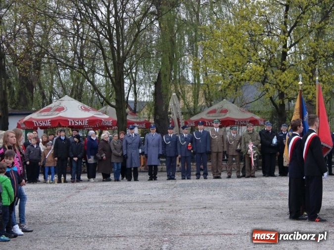Zdjęcie w galerii na portalu naszraciborz.pl: W Kuźni Raciborskiej odbył się apel poległych  wiadomości z regionu
