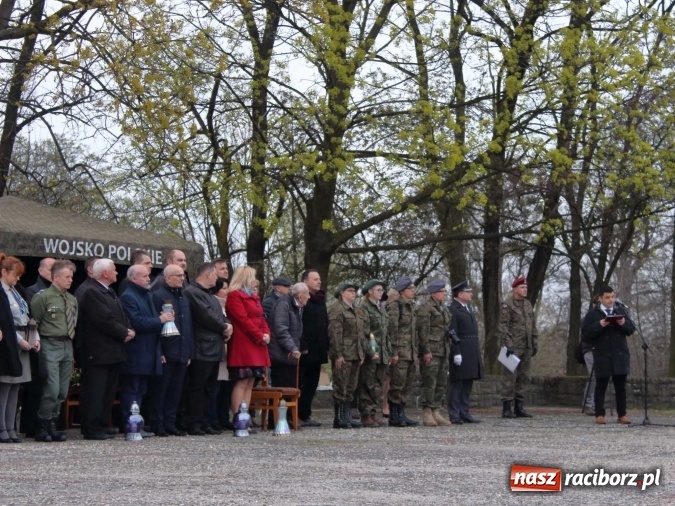 Zdjęcie w galerii na portalu naszraciborz.pl: W Kuźni Raciborskiej odbył się apel poległych  wiadomości z regionu