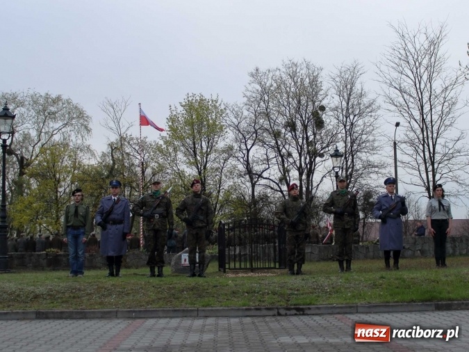 Zdjęcie w galerii na portalu naszraciborz.pl: W Kuźni Raciborskiej odbył się apel poległych  wiadomości z regionu