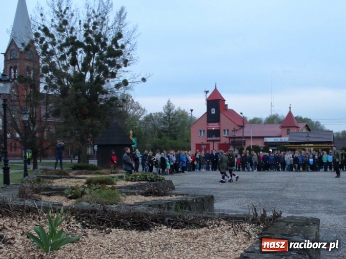 Zdjęcie w galerii na portalu naszraciborz.pl: W Kuźni Raciborskiej odbył się apel poległych  wiadomości z regionu