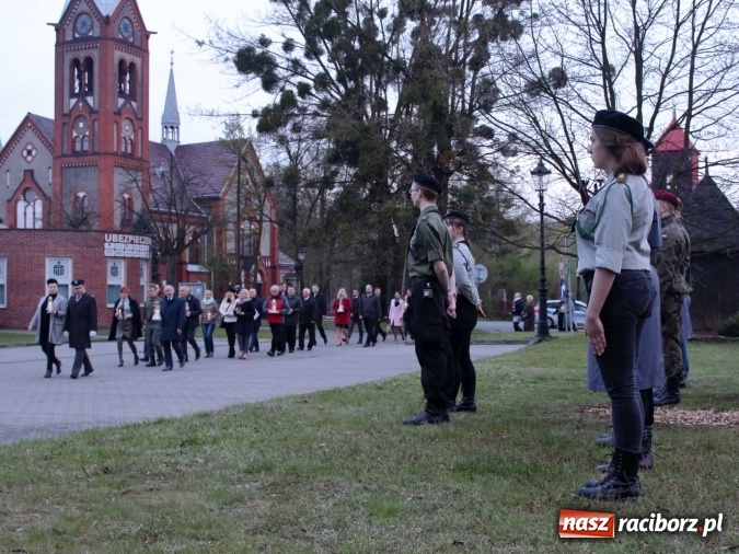 Zdjęcie w galerii na portalu naszraciborz.pl: W Kuźni Raciborskiej odbył się apel poległych  wiadomości z regionu