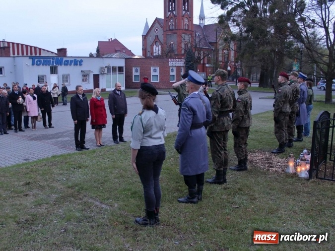 Zdjęcie w galerii na portalu naszraciborz.pl: W Kuźni Raciborskiej odbył się apel poległych  wiadomości z regionu
