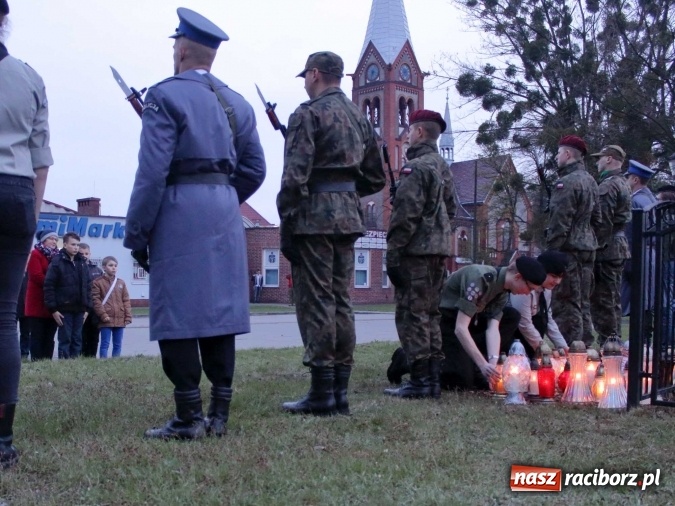 Zdjęcie w galerii na portalu naszraciborz.pl: W Kuźni Raciborskiej odbył się apel poległych  wiadomości z regionu