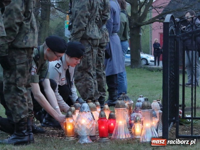 Zdjęcie w galerii na portalu naszraciborz.pl: W Kuźni Raciborskiej odbył się apel poległych  wiadomości z regionu