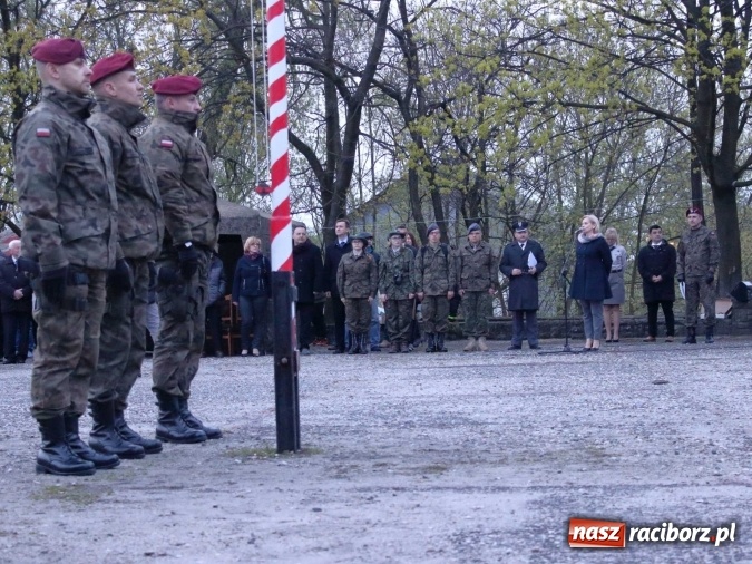 Zdjęcie w galerii na portalu naszraciborz.pl: W Kuźni Raciborskiej odbył się apel poległych  wiadomości z regionu