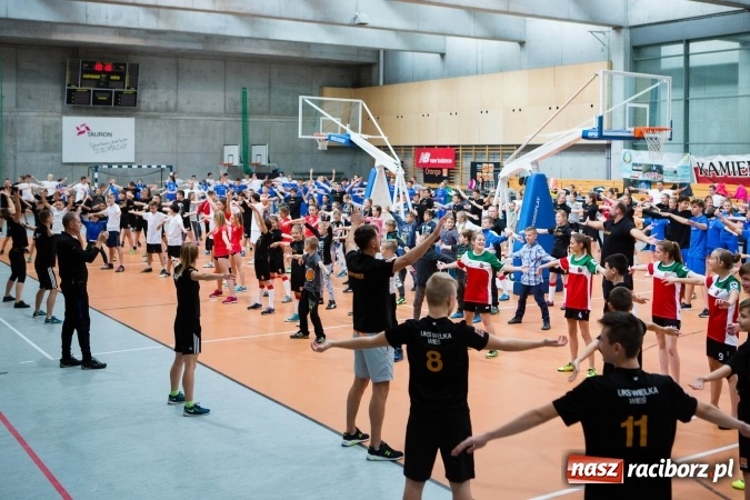 Zdjęcie w galerii na portalu naszraciborz.pl: Sportowa rodzina to najlepsza drużyna! Wspólne treningi dzieci i rodziców w województwie śląskim  wiadomości z regionu