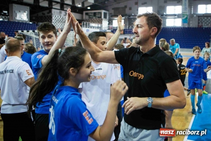 Zdjęcie w galerii na portalu naszraciborz.pl: Sportowa rodzina to najlepsza drużyna! Wspólne treningi dzieci i rodziców w województwie śląskim  wiadomości z regionu