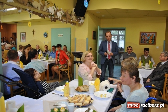 Zdjęcie w galerii na portalu naszraciborz.pl: Śniadanie wielkanocne w Warsztacie Terapii Zajęciowej  wiadomości z regionu