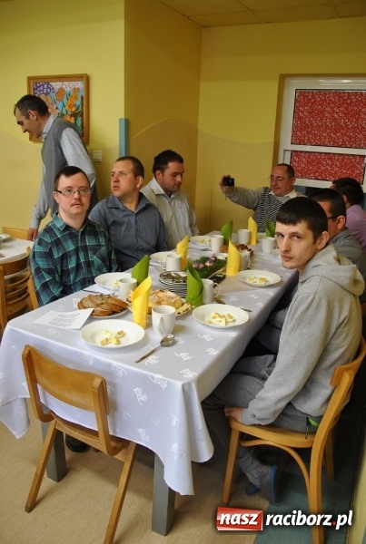 Zdjęcie w galerii na portalu naszraciborz.pl: Śniadanie wielkanocne w Warsztacie Terapii Zajęciowej  wiadomości z regionu