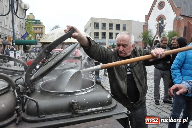 Zdjęcie w galerii na portalu naszraciborz.pl: I Raciborskie Śniadanie Wielkanocne na Rynku wiadomości z regionu