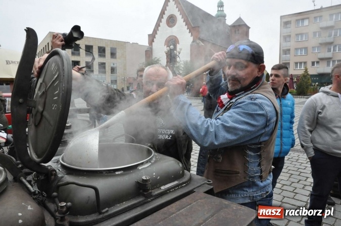 Zdjęcie w galerii na portalu naszraciborz.pl: I Raciborskie Śniadanie Wielkanocne na Rynku wiadomości z regionu