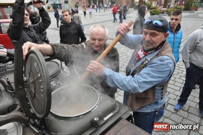 Zdjęcie w galerii na portalu naszraciborz.pl: I Raciborskie Śniadanie Wielkanocne na Rynku wiadomości z regionu