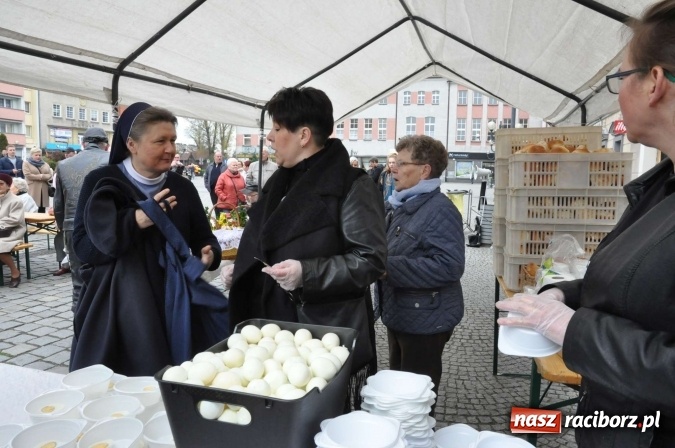 Zdjęcie w galerii na portalu naszraciborz.pl: I Raciborskie Śniadanie Wielkanocne na Rynku wiadomości z regionu