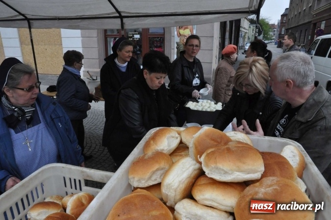 Zdjęcie w galerii na portalu naszraciborz.pl: I Raciborskie Śniadanie Wielkanocne na Rynku wiadomości z regionu