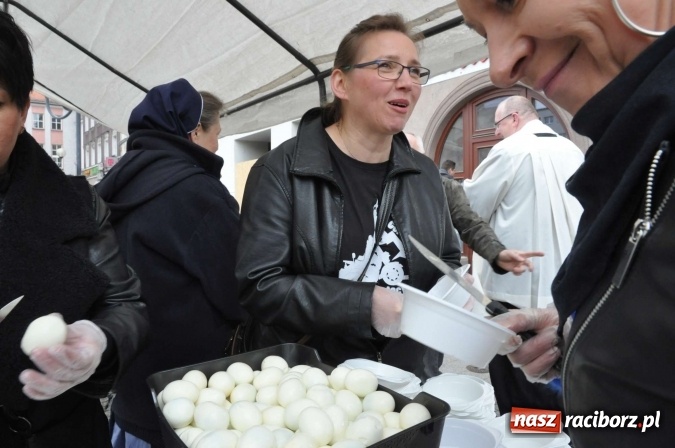 Zdjęcie w galerii na portalu naszraciborz.pl: I Raciborskie Śniadanie Wielkanocne na Rynku wiadomości z regionu