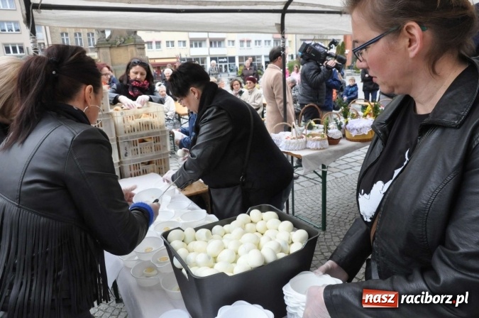 Zdjęcie w galerii na portalu naszraciborz.pl: I Raciborskie Śniadanie Wielkanocne na Rynku wiadomości z regionu