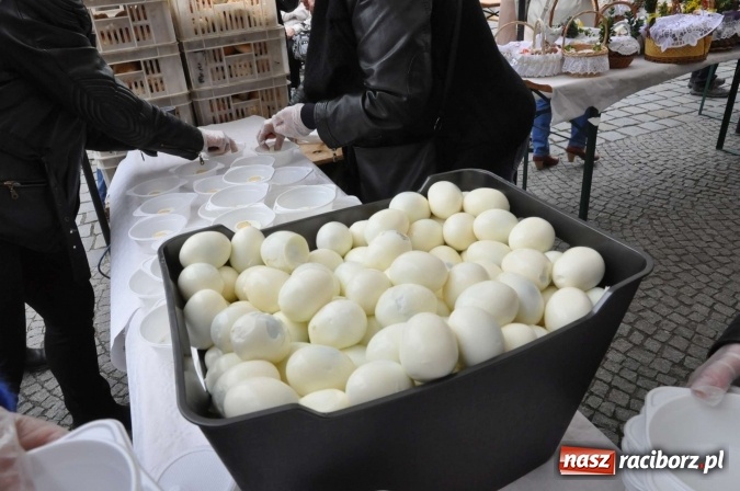Zdjęcie w galerii na portalu naszraciborz.pl: I Raciborskie Śniadanie Wielkanocne na Rynku wiadomości z regionu
