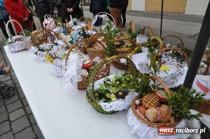 Zdjęcie w galerii na portalu naszraciborz.pl: I Raciborskie Śniadanie Wielkanocne na Rynku wiadomości z regionu