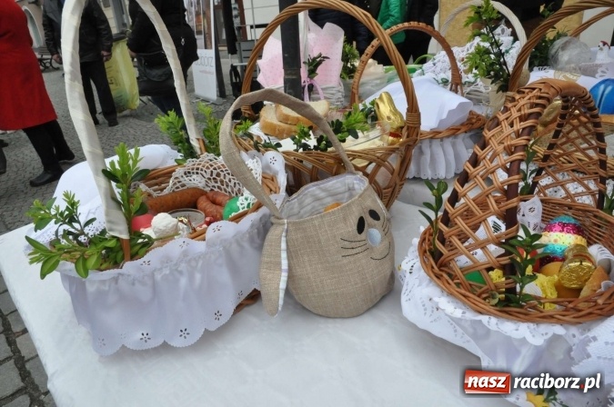 Zdjęcie w galerii na portalu naszraciborz.pl: I Raciborskie Śniadanie Wielkanocne na Rynku wiadomości z regionu
