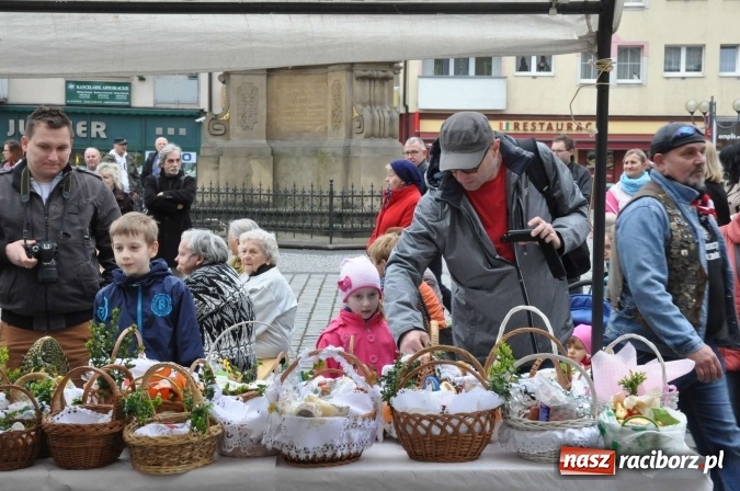 Zdjęcie w galerii na portalu naszraciborz.pl: I Raciborskie Śniadanie Wielkanocne na Rynku wiadomości z regionu