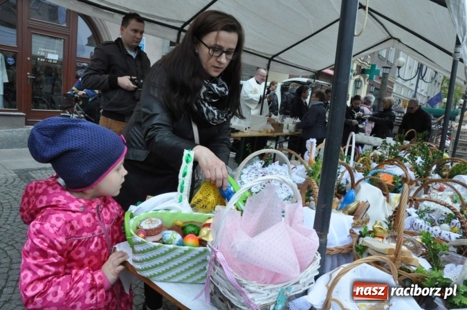 Zdjęcie w galerii na portalu naszraciborz.pl: I Raciborskie Śniadanie Wielkanocne na Rynku wiadomości z regionu