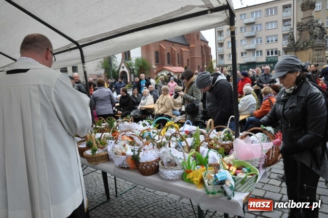 Zdjęcie w galerii na portalu naszraciborz.pl: I Raciborskie Śniadanie Wielkanocne na Rynku wiadomości z regionu
