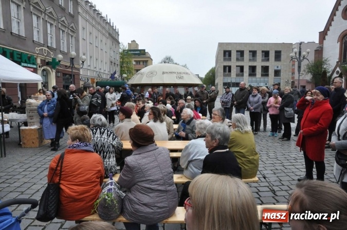 Zdjęcie w galerii na portalu naszraciborz.pl: I Raciborskie Śniadanie Wielkanocne na Rynku wiadomości z regionu