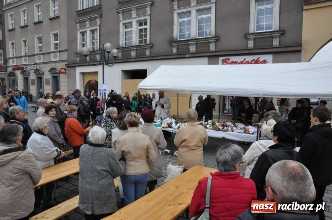 Zdjęcie w galerii na portalu naszraciborz.pl: I Raciborskie Śniadanie Wielkanocne na Rynku wiadomości z regionu