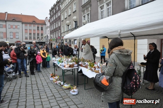 Zdjęcie w galerii na portalu naszraciborz.pl: I Raciborskie Śniadanie Wielkanocne na Rynku wiadomości z regionu