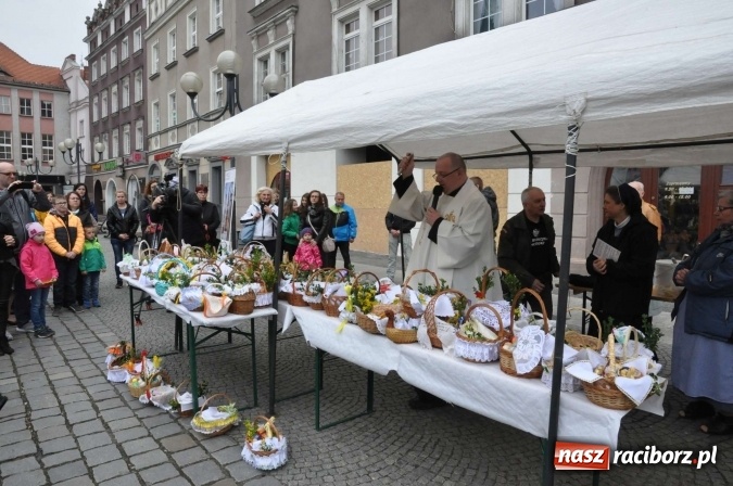 Zdjęcie w galerii na portalu naszraciborz.pl: I Raciborskie Śniadanie Wielkanocne na Rynku wiadomości z regionu