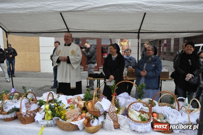 Zdjęcie w galerii na portalu naszraciborz.pl: I Raciborskie Śniadanie Wielkanocne na Rynku wiadomości z regionu