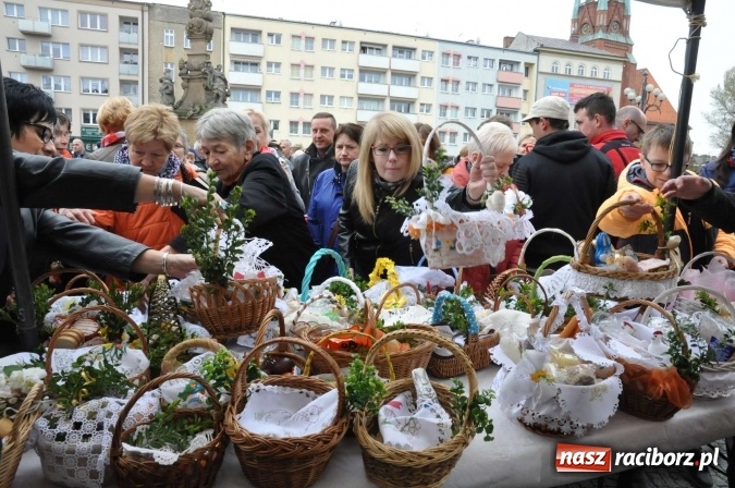 Zdjęcie w galerii na portalu naszraciborz.pl: I Raciborskie Śniadanie Wielkanocne na Rynku wiadomości z regionu
