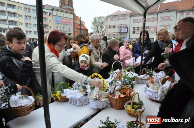 Zdjęcie w galerii na portalu naszraciborz.pl: I Raciborskie Śniadanie Wielkanocne na Rynku wiadomości z regionu