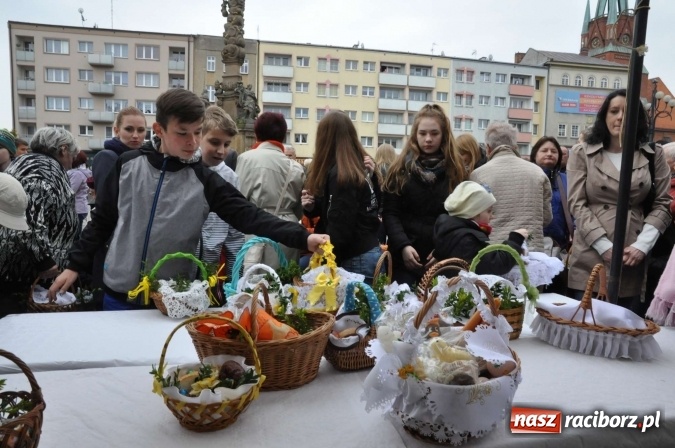 Zdjęcie w galerii na portalu naszraciborz.pl: I Raciborskie Śniadanie Wielkanocne na Rynku wiadomości z regionu