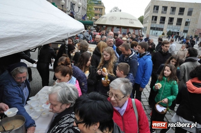 Zdjęcie w galerii na portalu naszraciborz.pl: I Raciborskie Śniadanie Wielkanocne na Rynku wiadomości z regionu