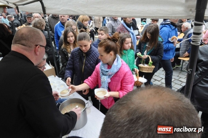 Zdjęcie w galerii na portalu naszraciborz.pl: I Raciborskie Śniadanie Wielkanocne na Rynku wiadomości z regionu