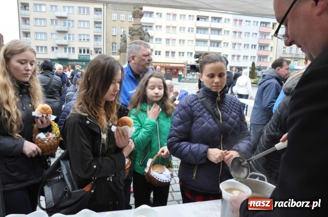 Zdjęcie w galerii na portalu naszraciborz.pl: I Raciborskie Śniadanie Wielkanocne na Rynku wiadomości z regionu