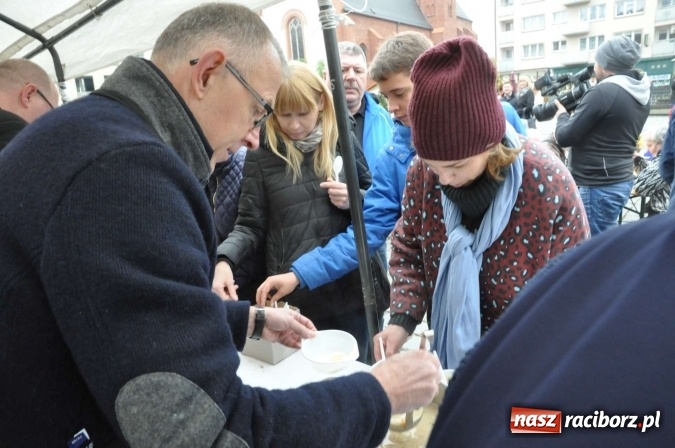 Zdjęcie w galerii na portalu naszraciborz.pl: I Raciborskie Śniadanie Wielkanocne na Rynku wiadomości z regionu