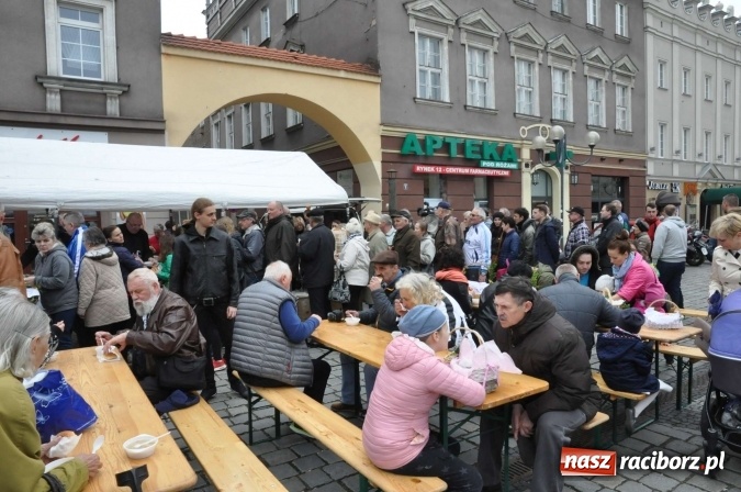 Zdjęcie w galerii na portalu naszraciborz.pl: I Raciborskie Śniadanie Wielkanocne na Rynku wiadomości z regionu