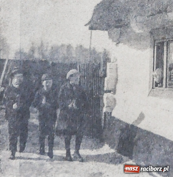 Zdjęcie w galerii na portalu naszraciborz.pl: Wielkanocne zwyczaje na ziemi raciborskiej na unikalnej fotografii prasowej z lat 20. wiadomości z regionu