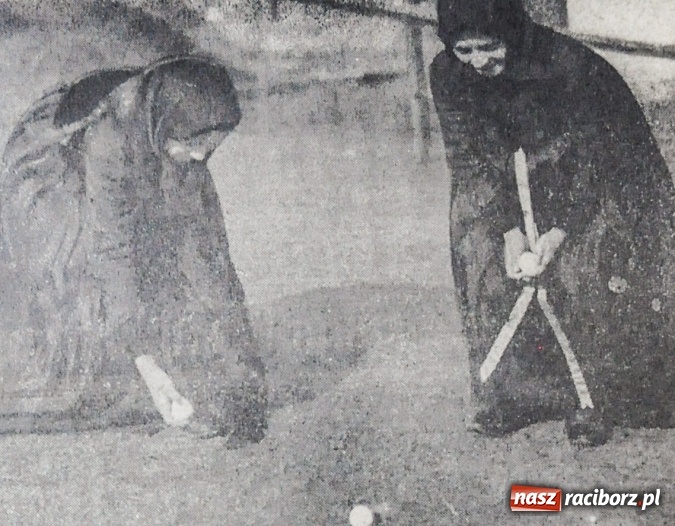 Zdjęcie w galerii na portalu naszraciborz.pl: Wielkanocne zwyczaje na ziemi raciborskiej na unikalnej fotografii prasowej z lat 20. wiadomości z regionu