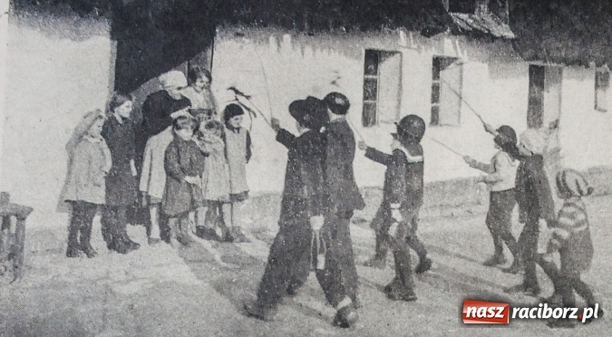 Zdjęcie w galerii na portalu naszraciborz.pl: Wielkanocne zwyczaje na ziemi raciborskiej na unikalnej fotografii prasowej z lat 20. wiadomości z regionu