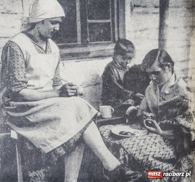 Zdjęcie w galerii na portalu naszraciborz.pl: Wielkanocne zwyczaje na ziemi raciborskiej na unikalnej fotografii prasowej z lat 20. wiadomości z regionu