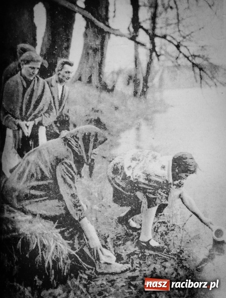 Zdjęcie w galerii na portalu naszraciborz.pl: Wielkanocne zwyczaje na ziemi raciborskiej na unikalnej fotografii prasowej z lat 20. wiadomości z regionu