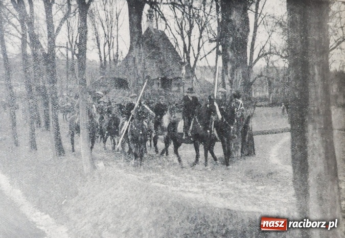 Zdjęcie w galerii na portalu naszraciborz.pl: Wielkanocne zwyczaje na ziemi raciborskiej na unikalnej fotografii prasowej z lat 20. wiadomości z regionu