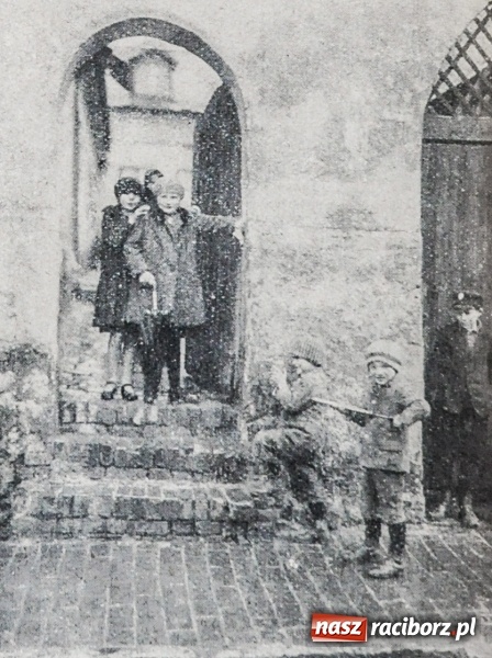 Zdjęcie w galerii na portalu naszraciborz.pl: Wielkanocne zwyczaje na ziemi raciborskiej na unikalnej fotografii prasowej z lat 20. wiadomości z regionu