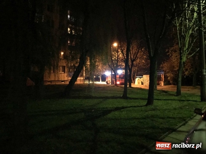 Zdjęcie w galerii na portalu naszraciborz.pl: Nocna akcja strażaków na osiedlu przy Lotniczej wiadomości z regionu