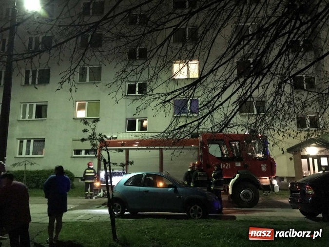 Zdjęcie w galerii na portalu naszraciborz.pl: Nocna akcja strażaków na osiedlu przy Lotniczej wiadomości z regionu