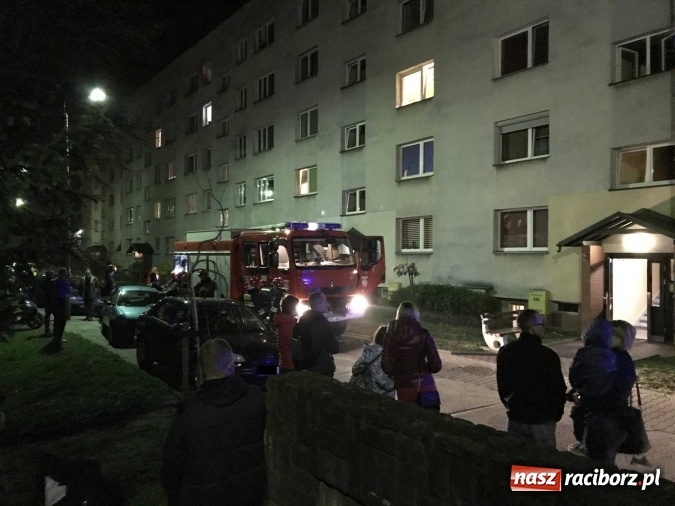 Zdjęcie w galerii na portalu naszraciborz.pl: Nocna akcja strażaków na osiedlu przy Lotniczej wiadomości z regionu